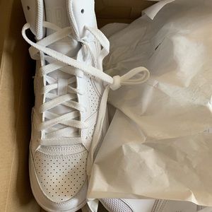 NIKE white women’s son of force MD size 10